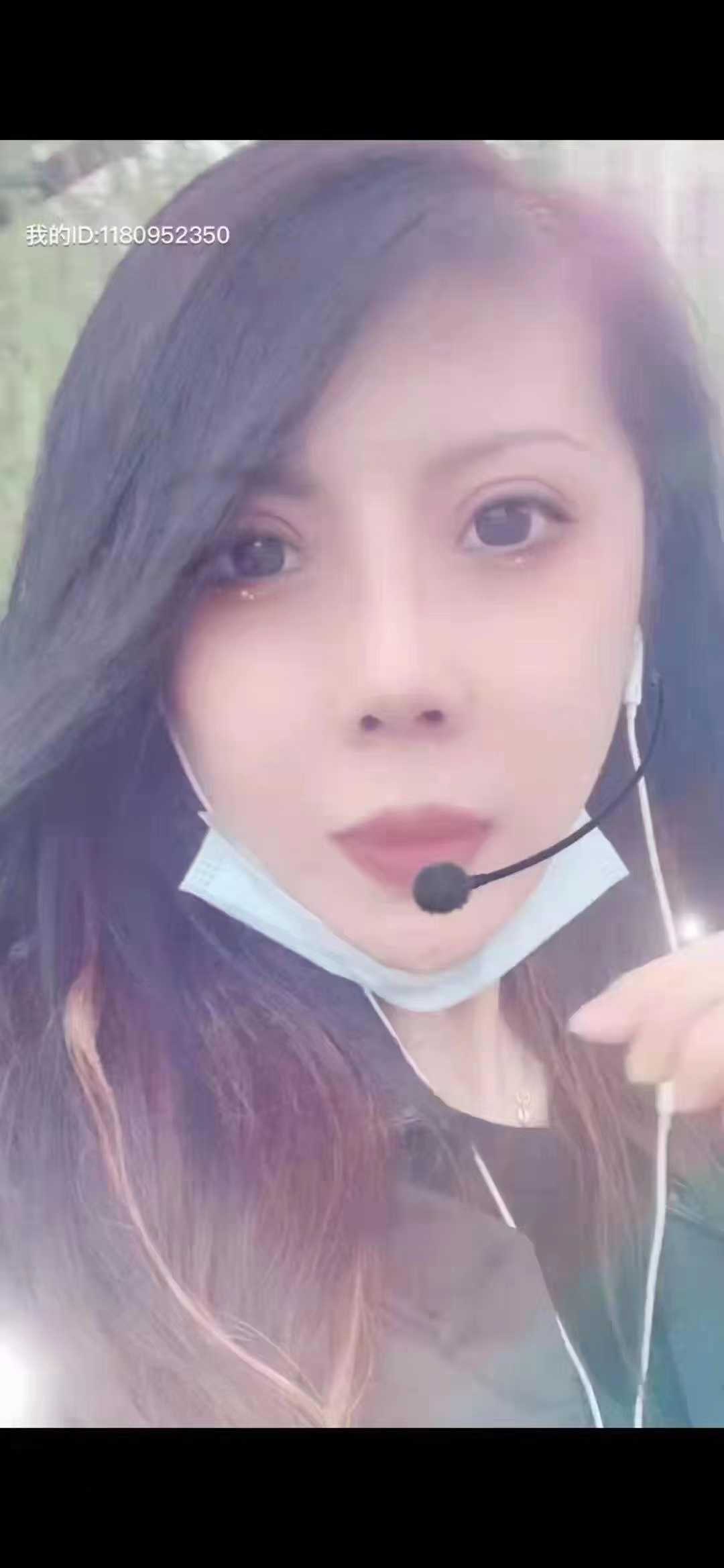 含情脉脉的少妇薇薇