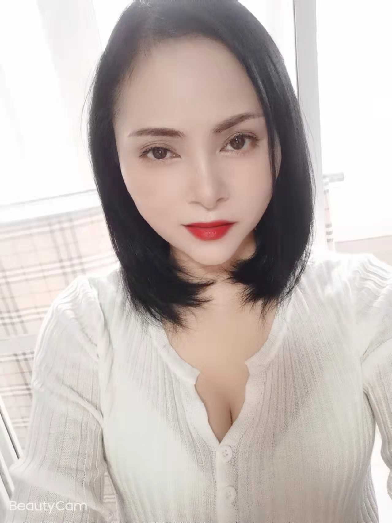 凤凰西街性感大胸少妇