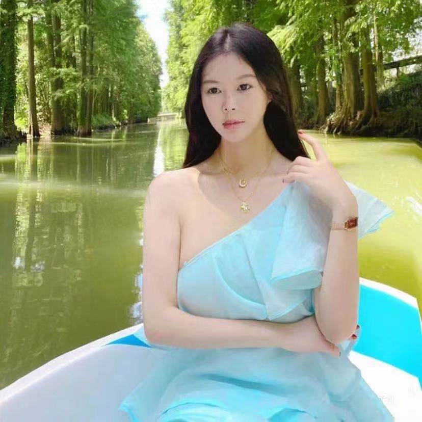 一个丰满性感胸器大的少妇