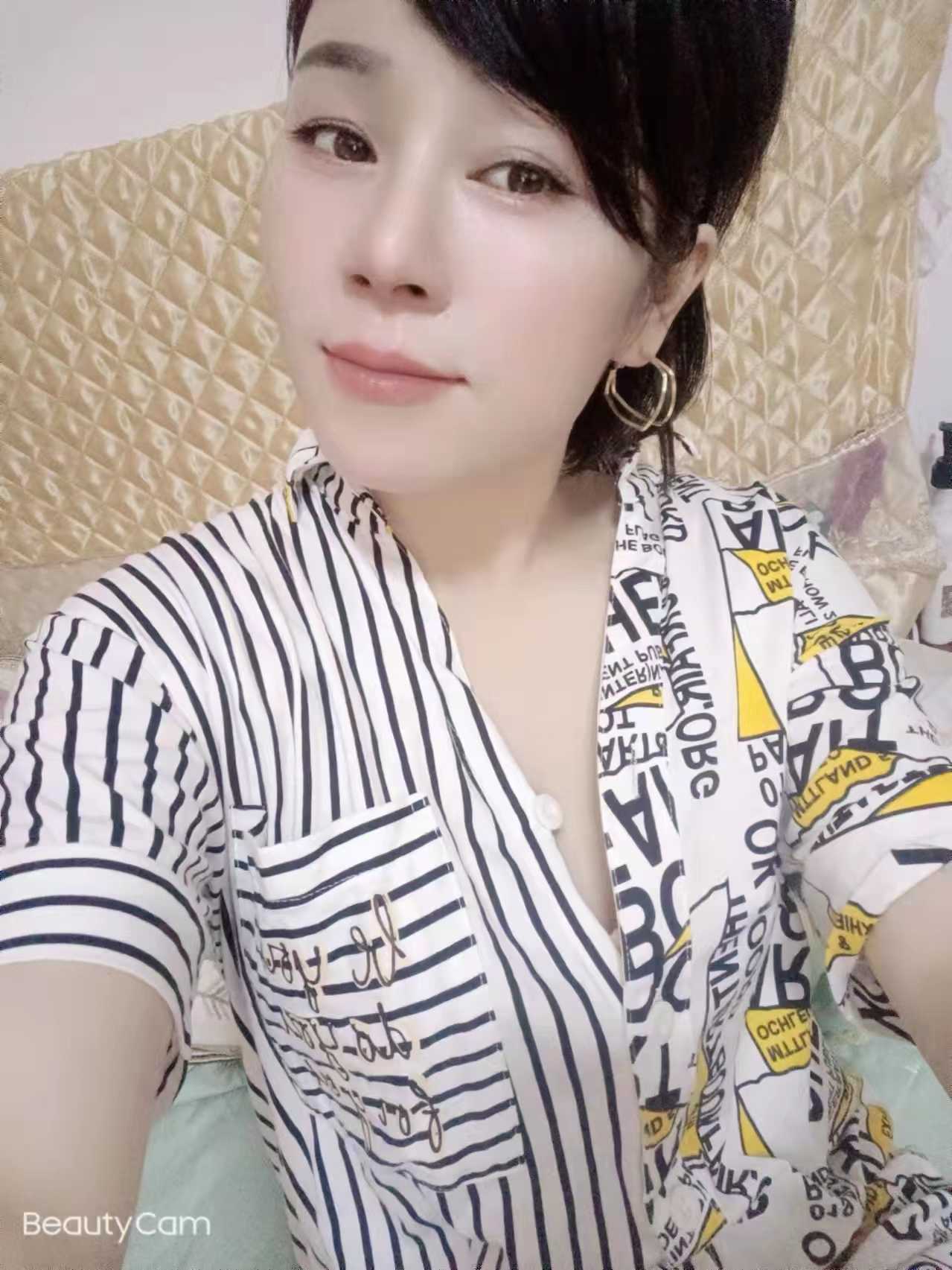 胸大肤白熟女一枚