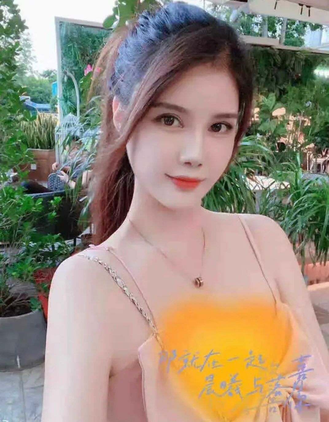 风情味十足的妹子