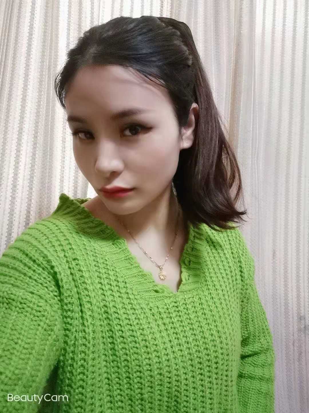 温柔的小姐姐，话不多，但很亲切