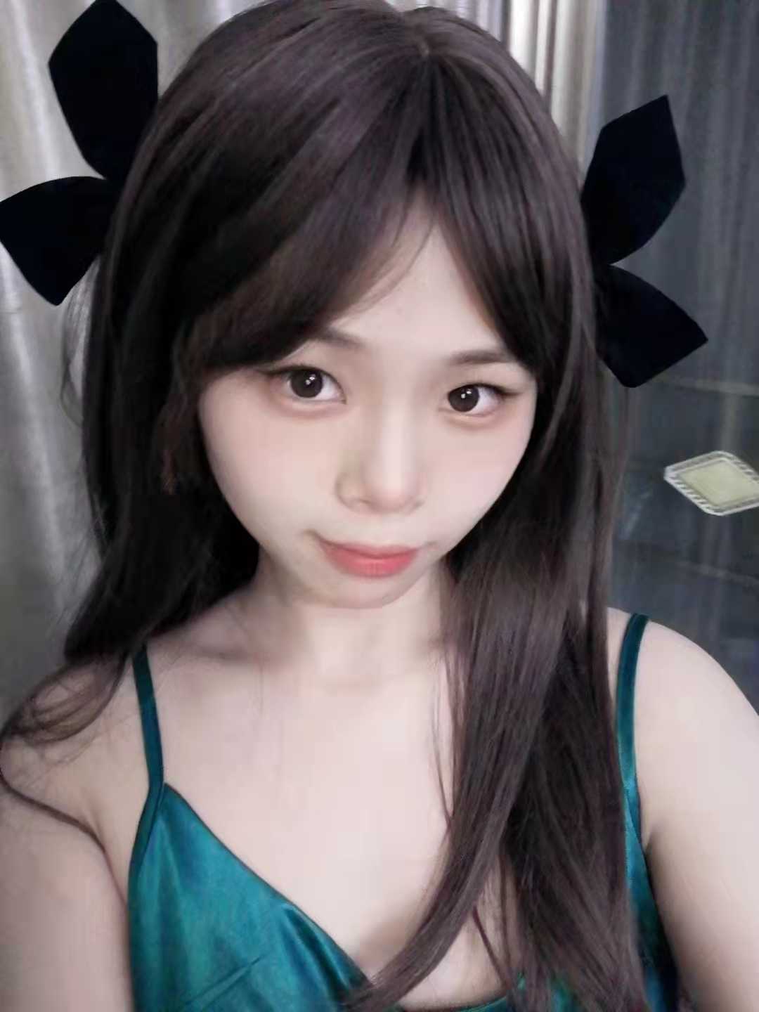 金发美女小姐姐