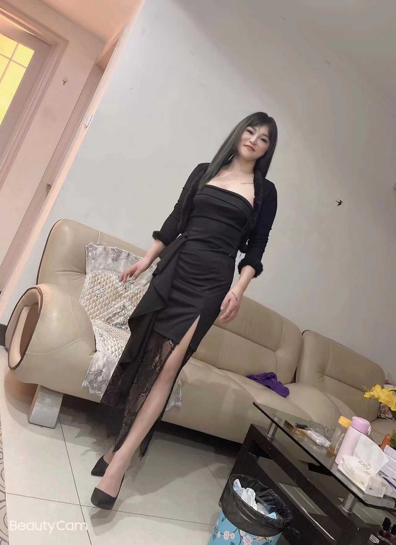 滨湖天山路 柔情似水的妹子