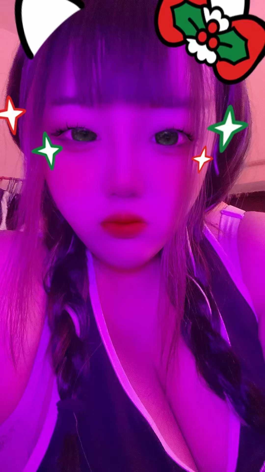 丰满型小美女