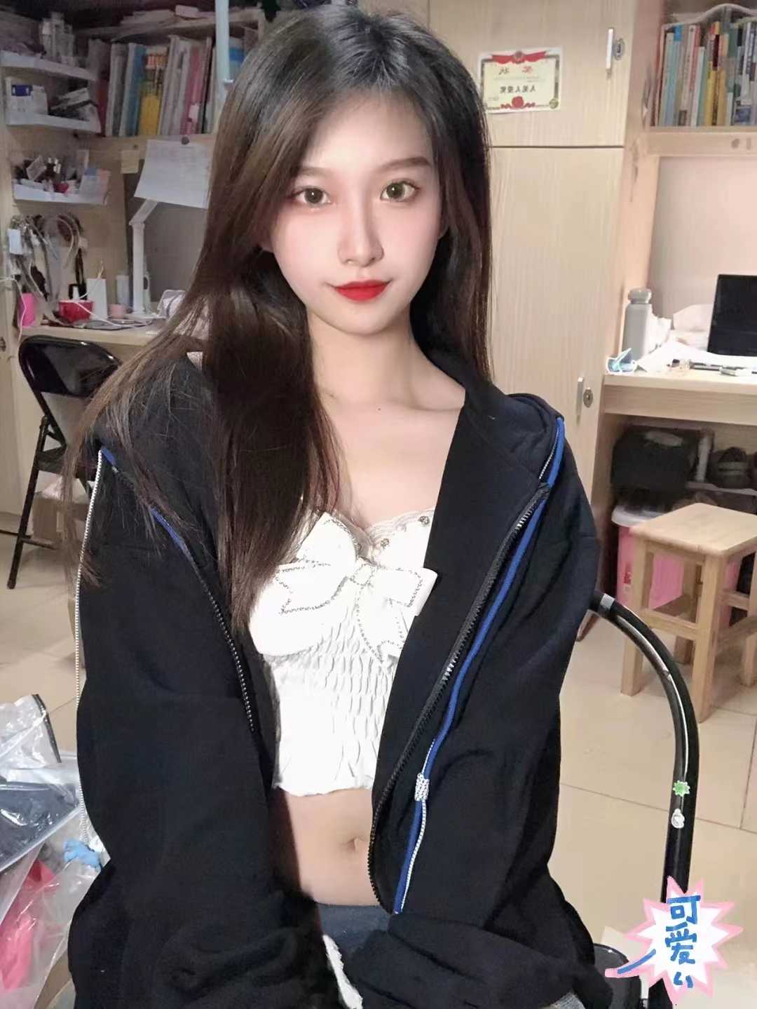 身材超棒的兼职小妹