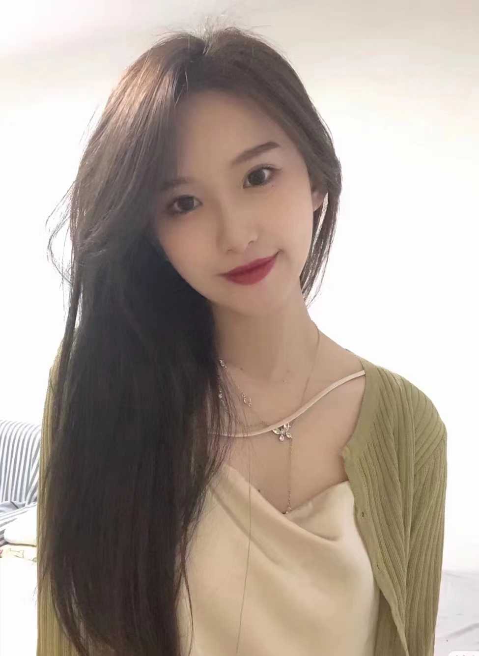 身材超棒的兼职小妹
