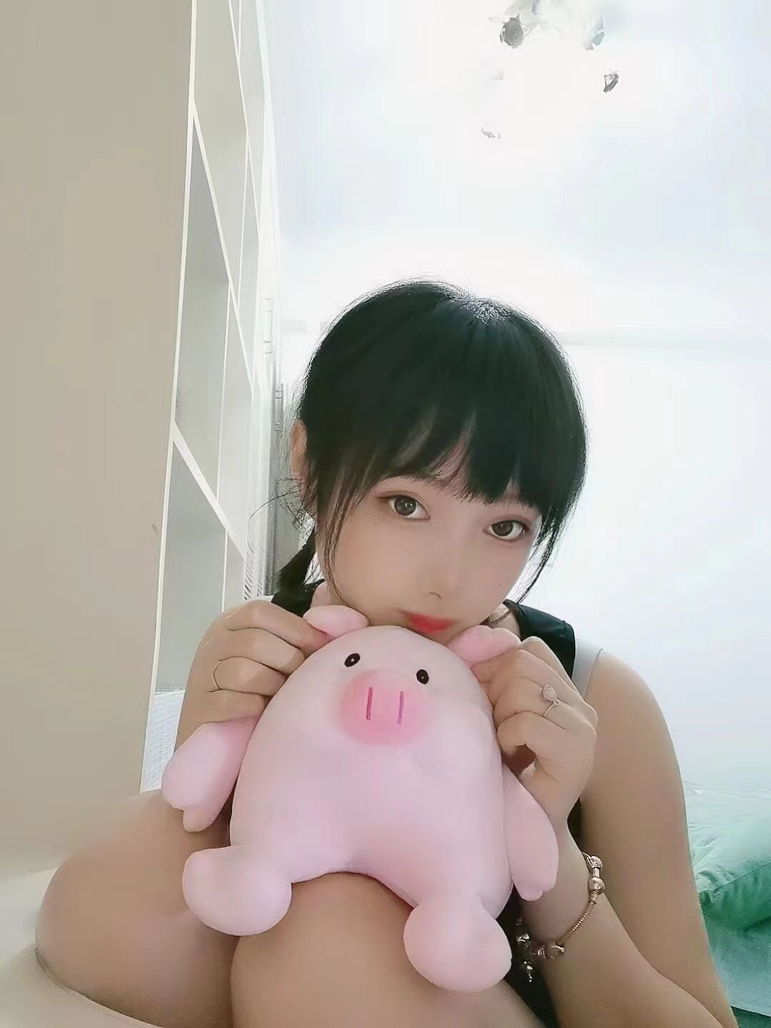 19岁大学生兼职 超级白嫩 胸大屁股翘