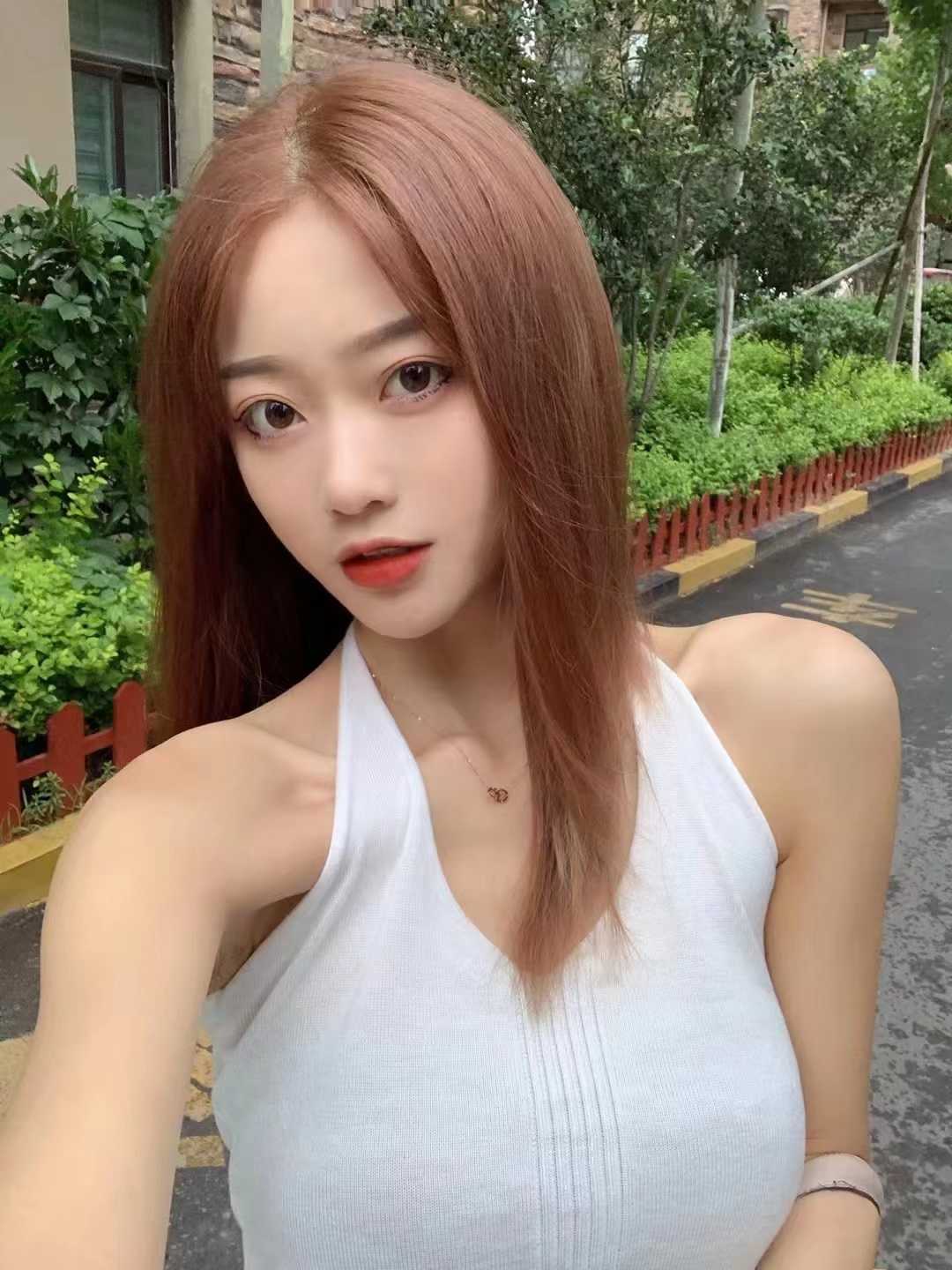 一个长腿兼职小妹