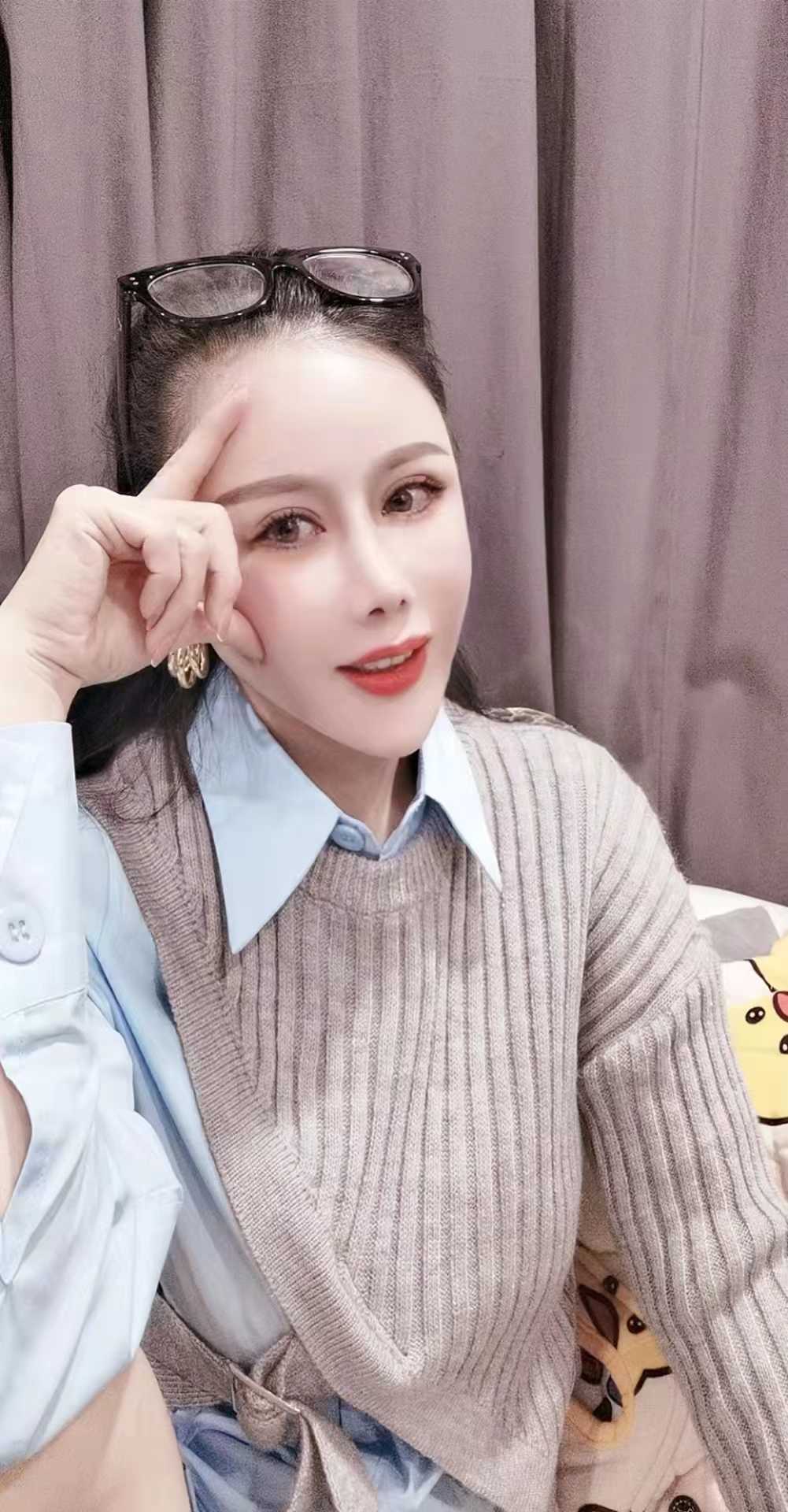 很投入很享受的少妇