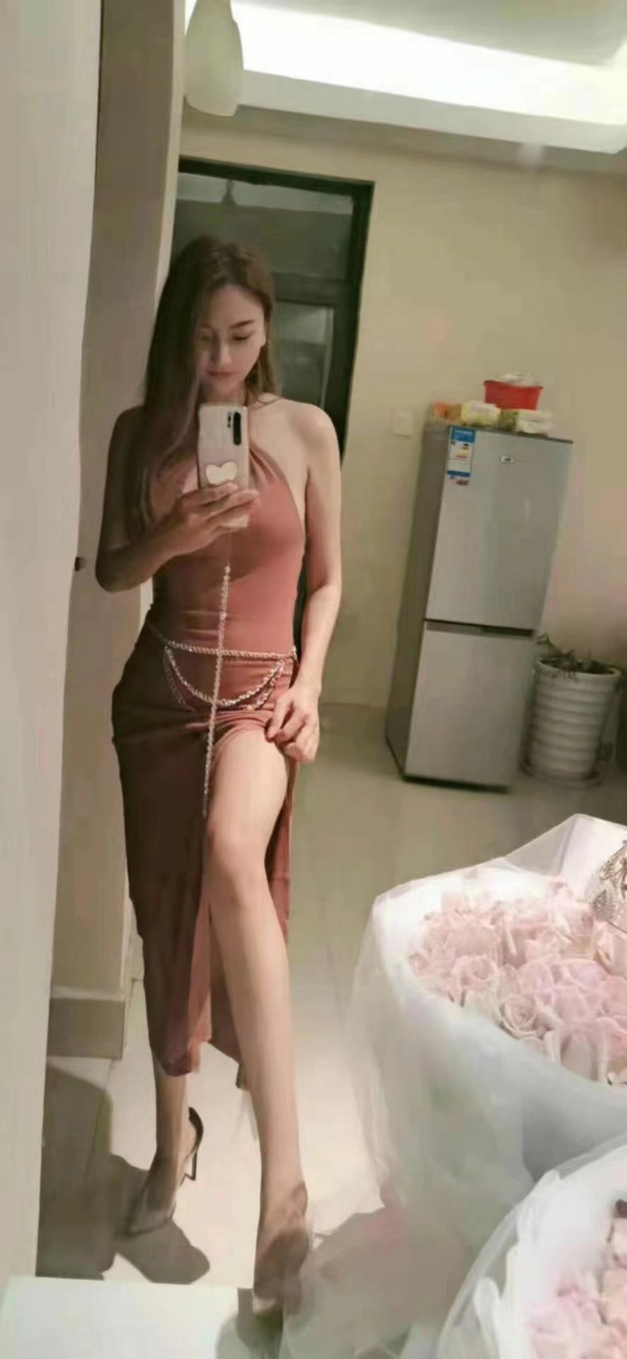 妖娆美女，干的我两腿发软