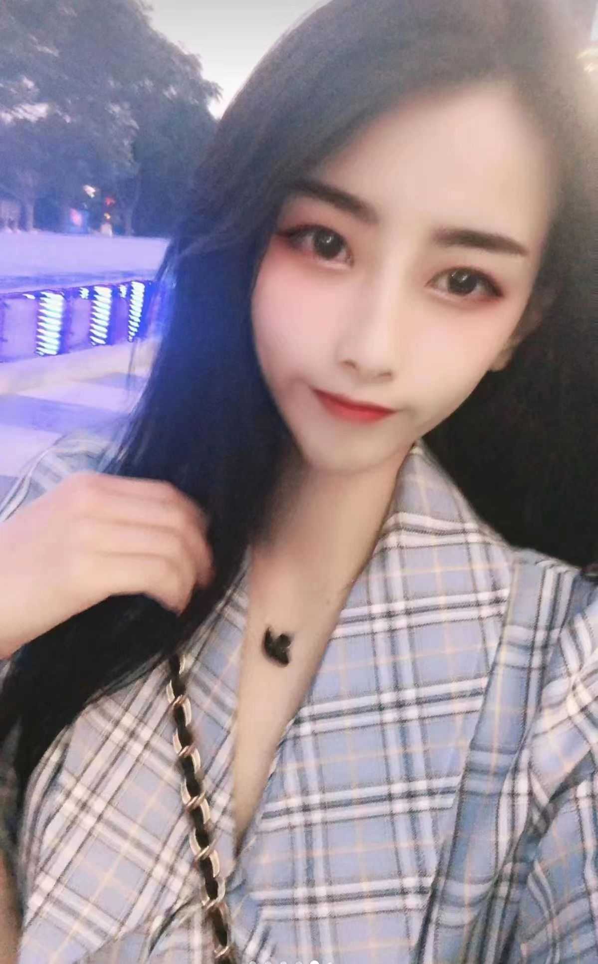 身材小巧的兼职小妹