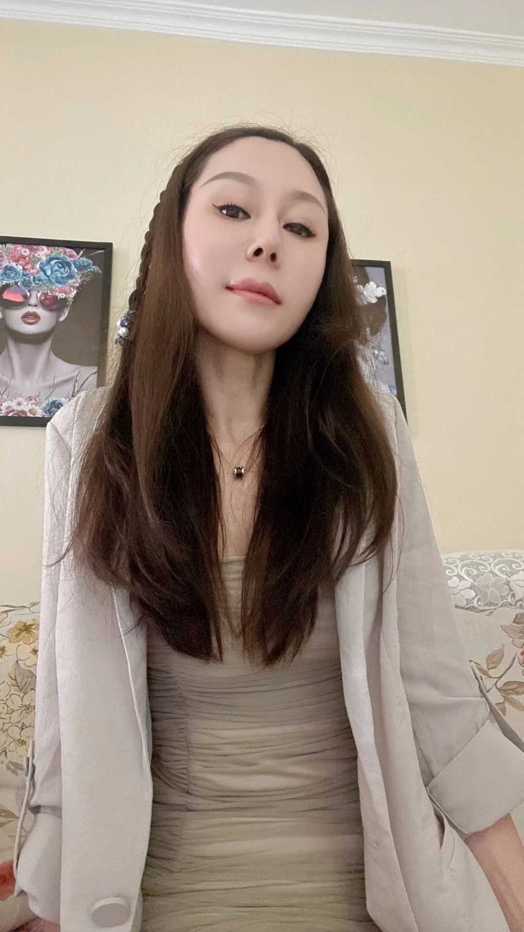 石家街地铁站附近小少妇