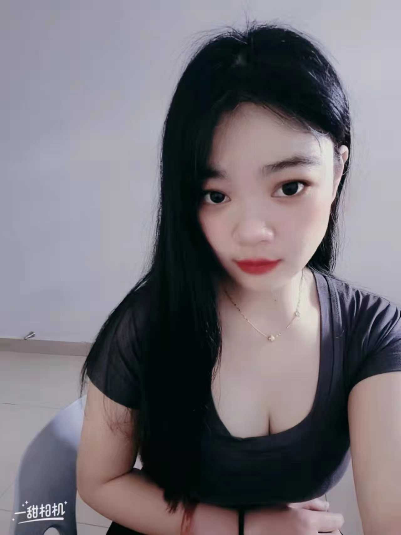 颜值在线的兼职大胸妹