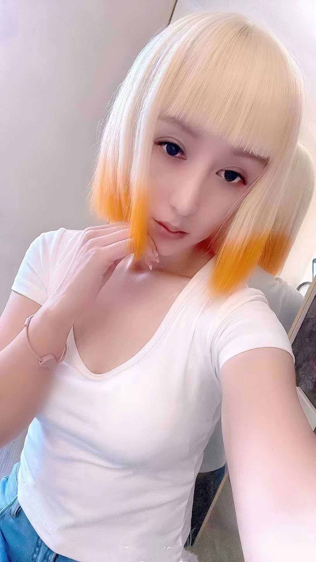 性感的金发兼职小妹