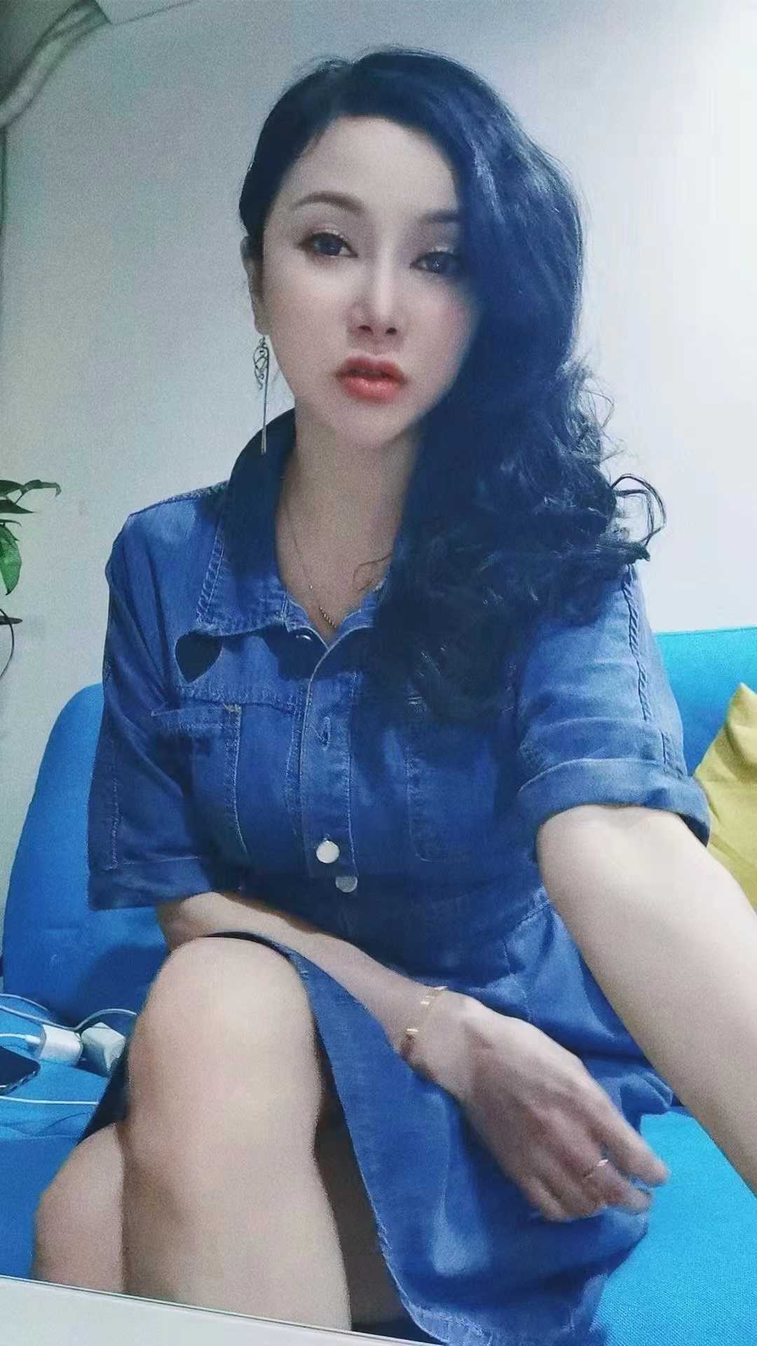 御姐范的兼职美女