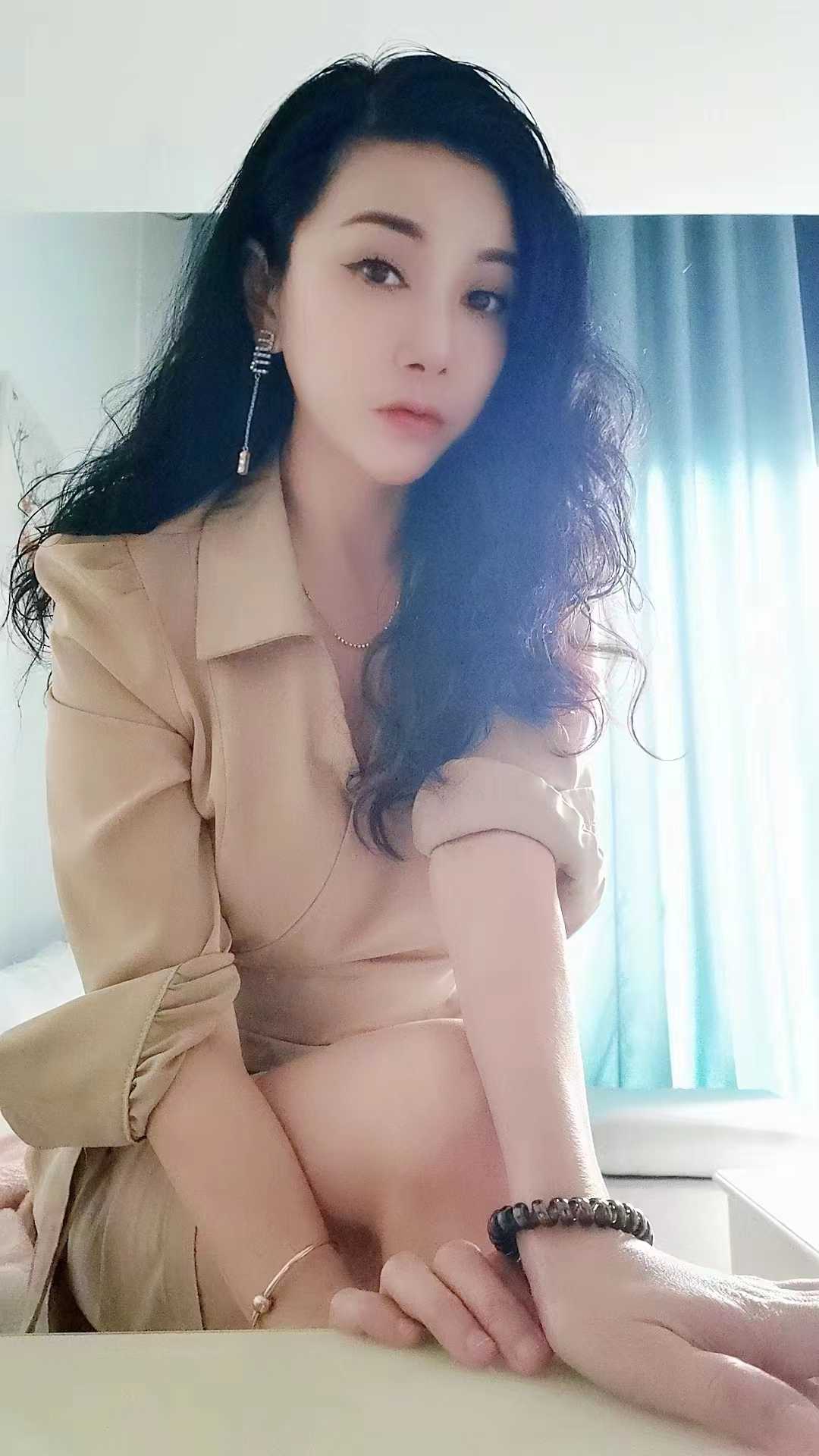 御姐范的兼职美女