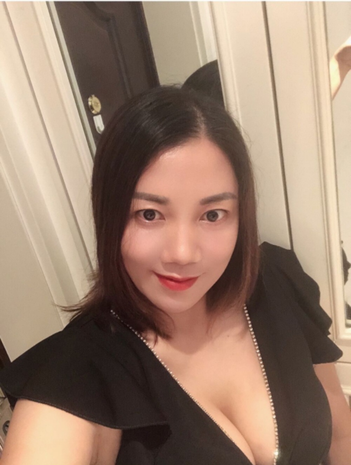 服务多多的小姐姐