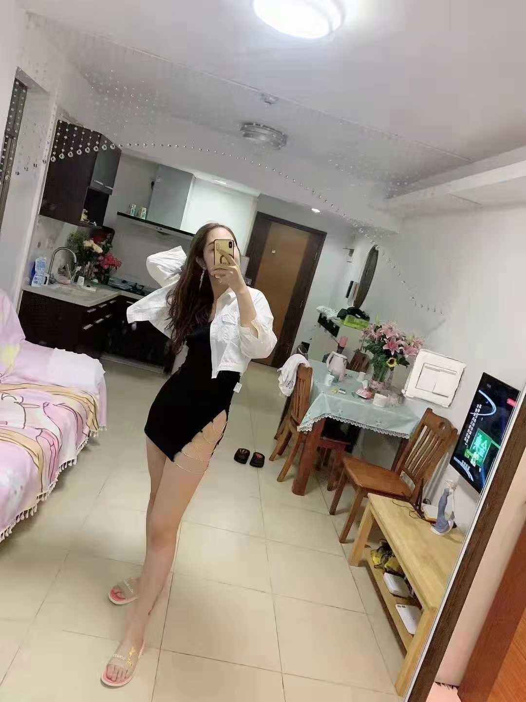 非常配合的小妹