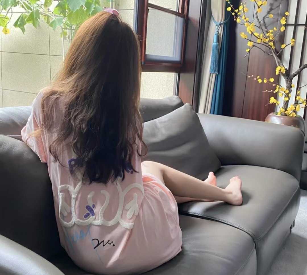 00后清纯小姐姐