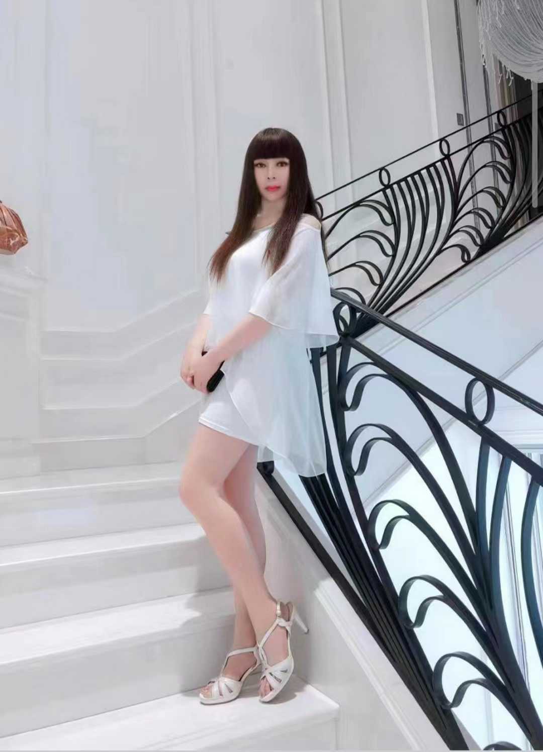 服务很多的大奶少妇