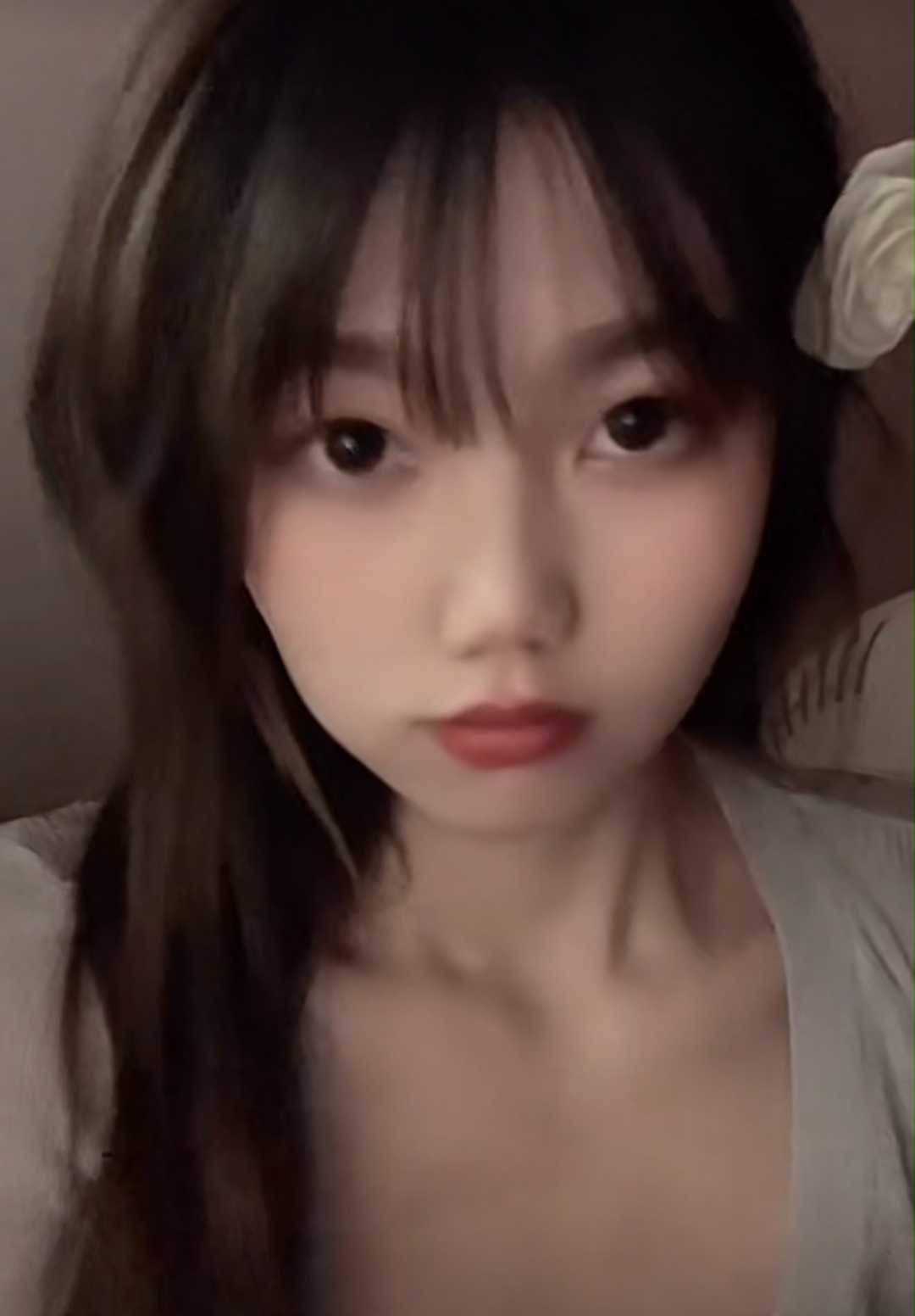 年轻清纯漂亮小美女