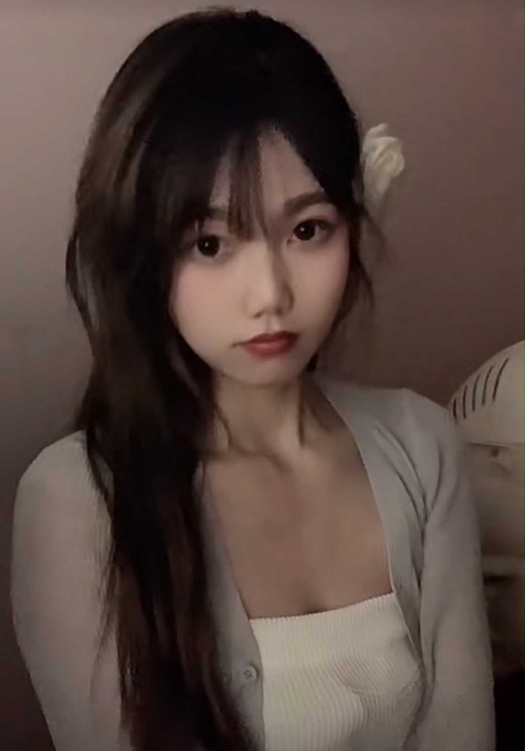 年轻清纯漂亮小美女