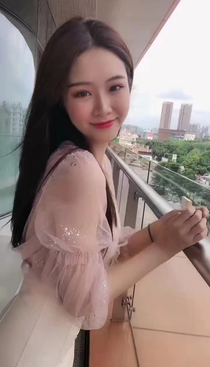 很会玩的漂亮妹纸