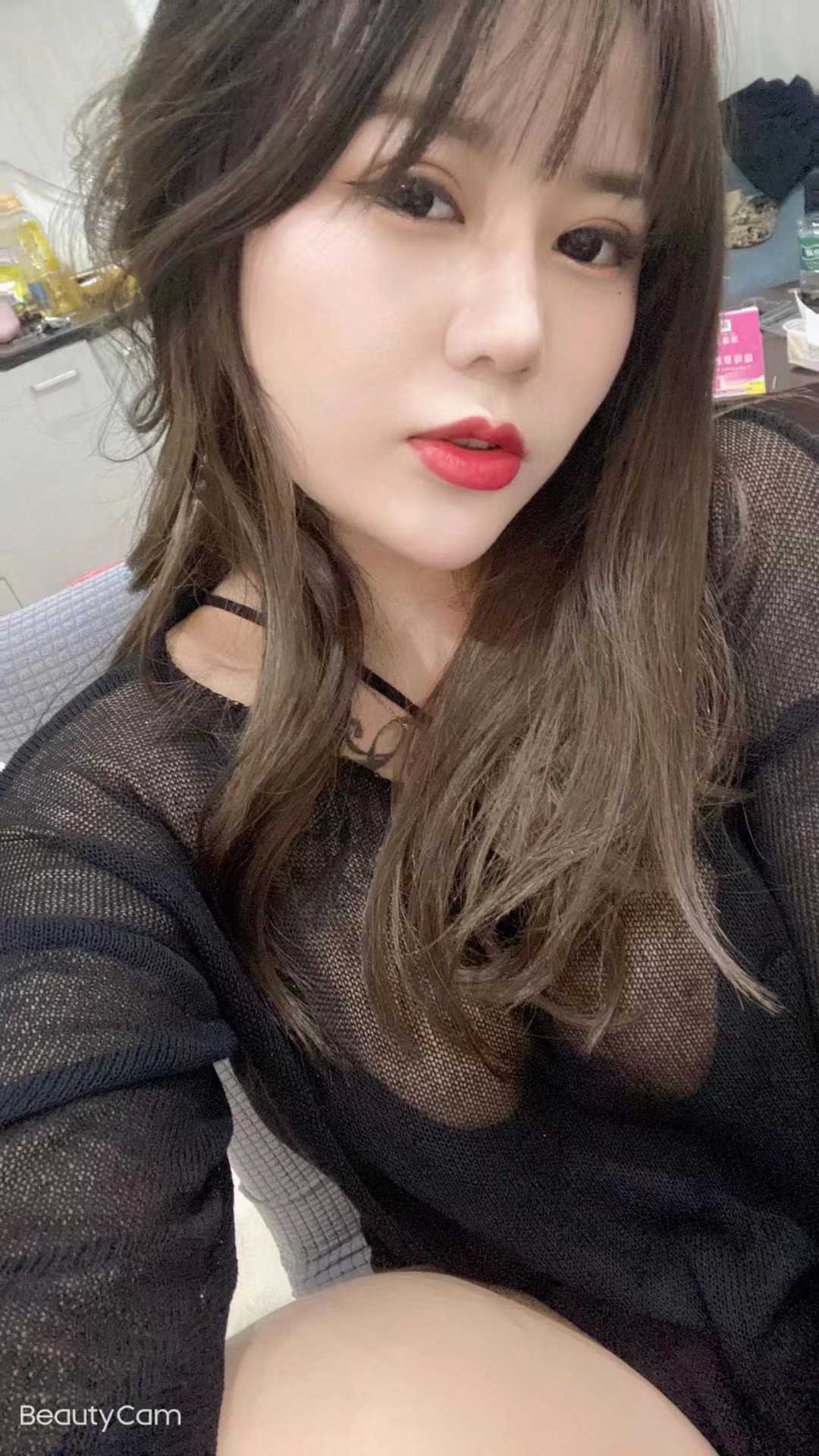 中山公园活波可爱的小姑娘