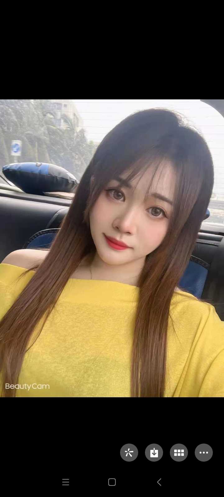 胸大腿长的年轻妹子