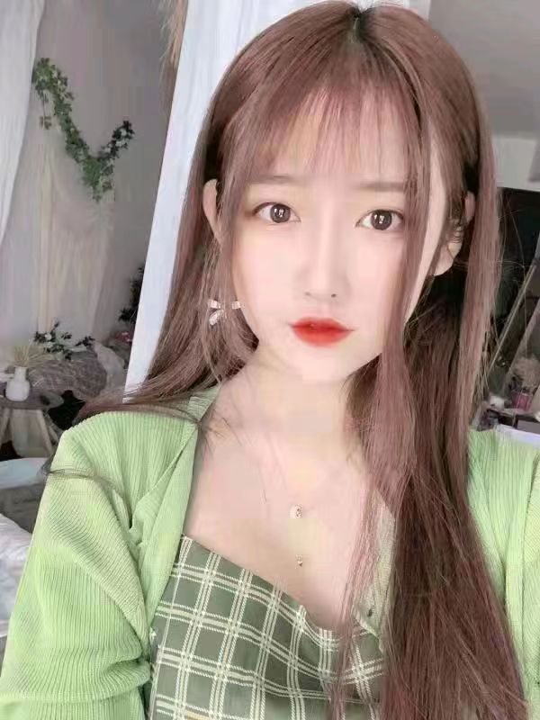 丰满的年轻妹子