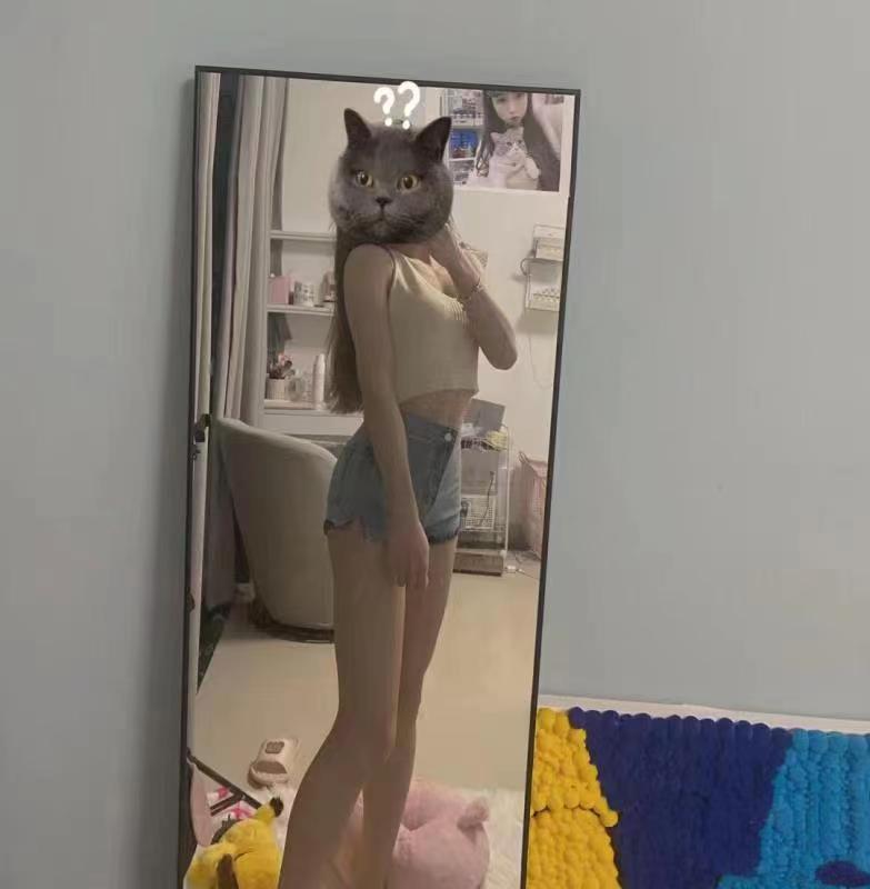 丰满的年轻妹子