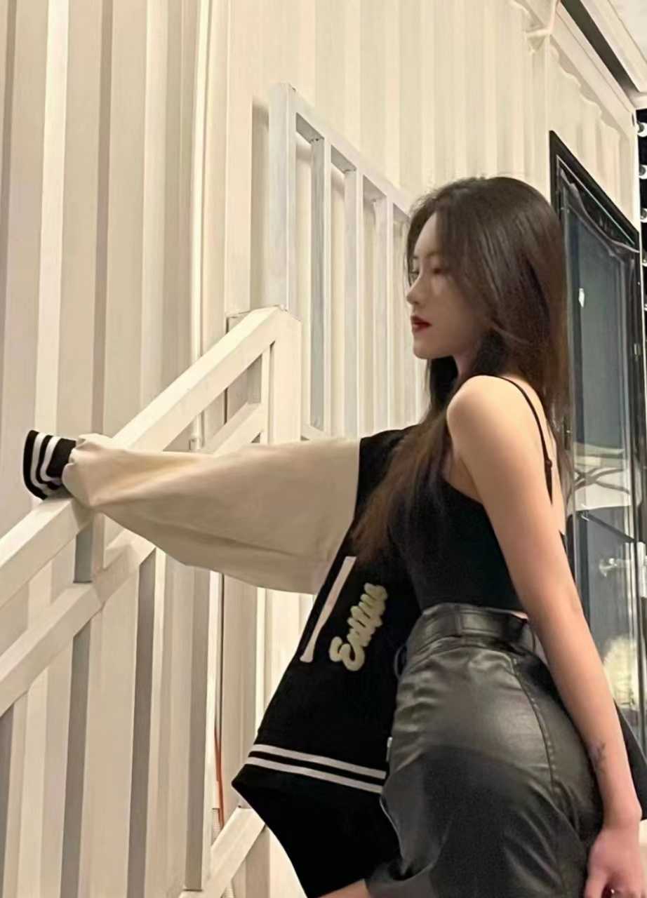 性感火辣的长发妹子