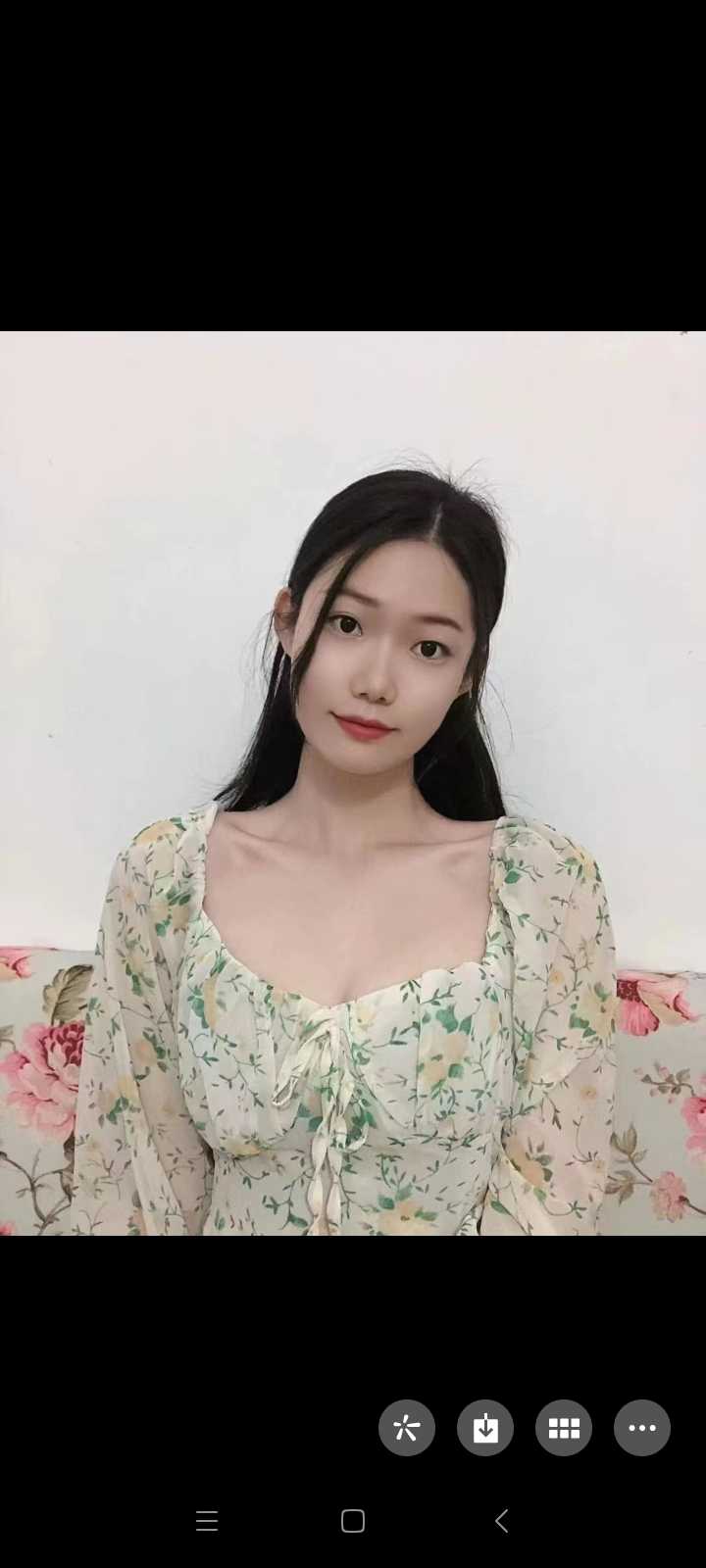 胸大火辣的小姐姐