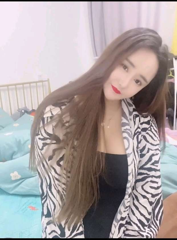 微坦巨乳小美女 水多活好