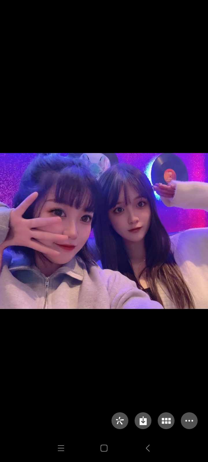 甜美女孩很哇塞