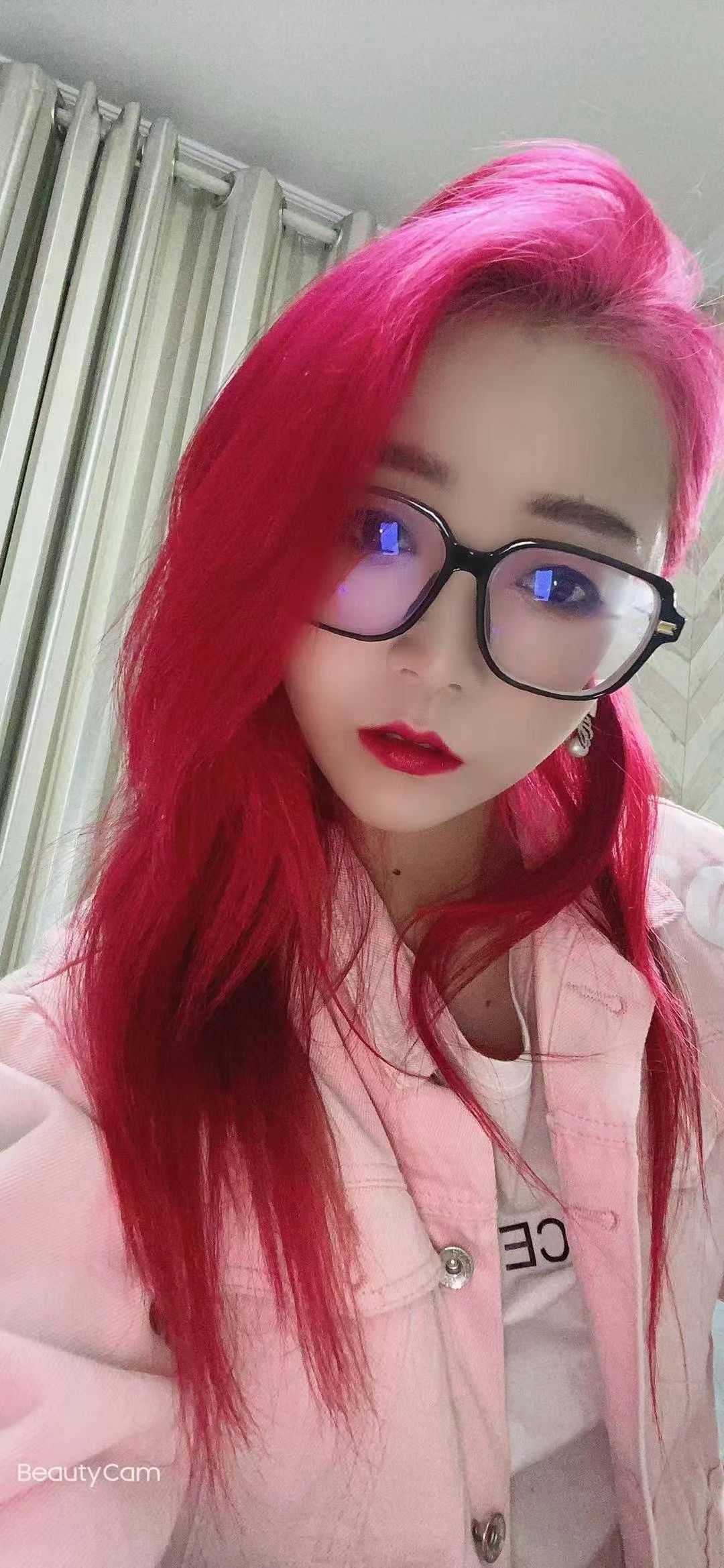 红发美女小姐姐