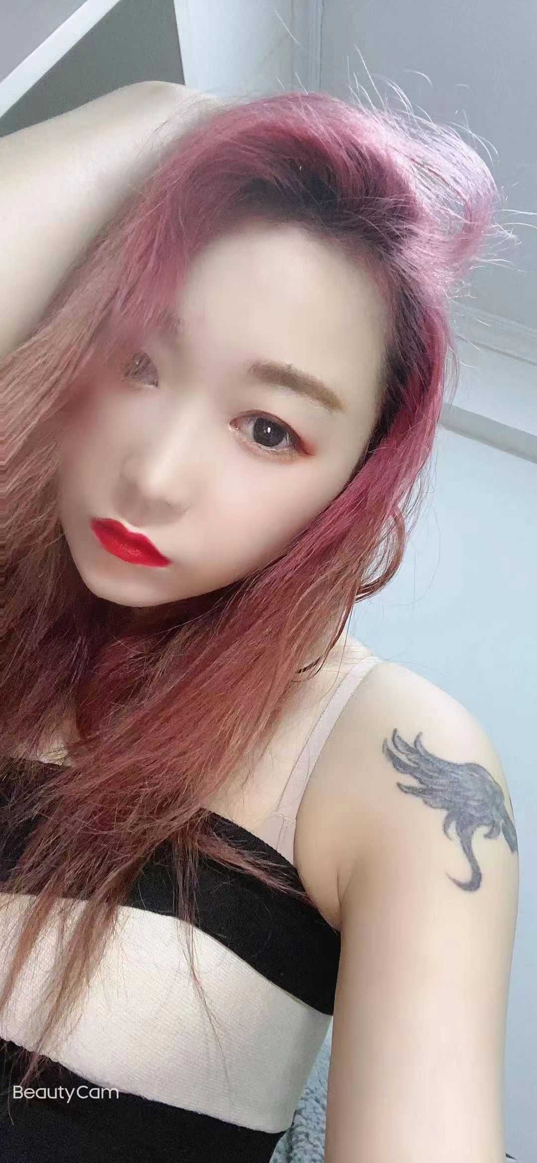 红发美女小姐姐