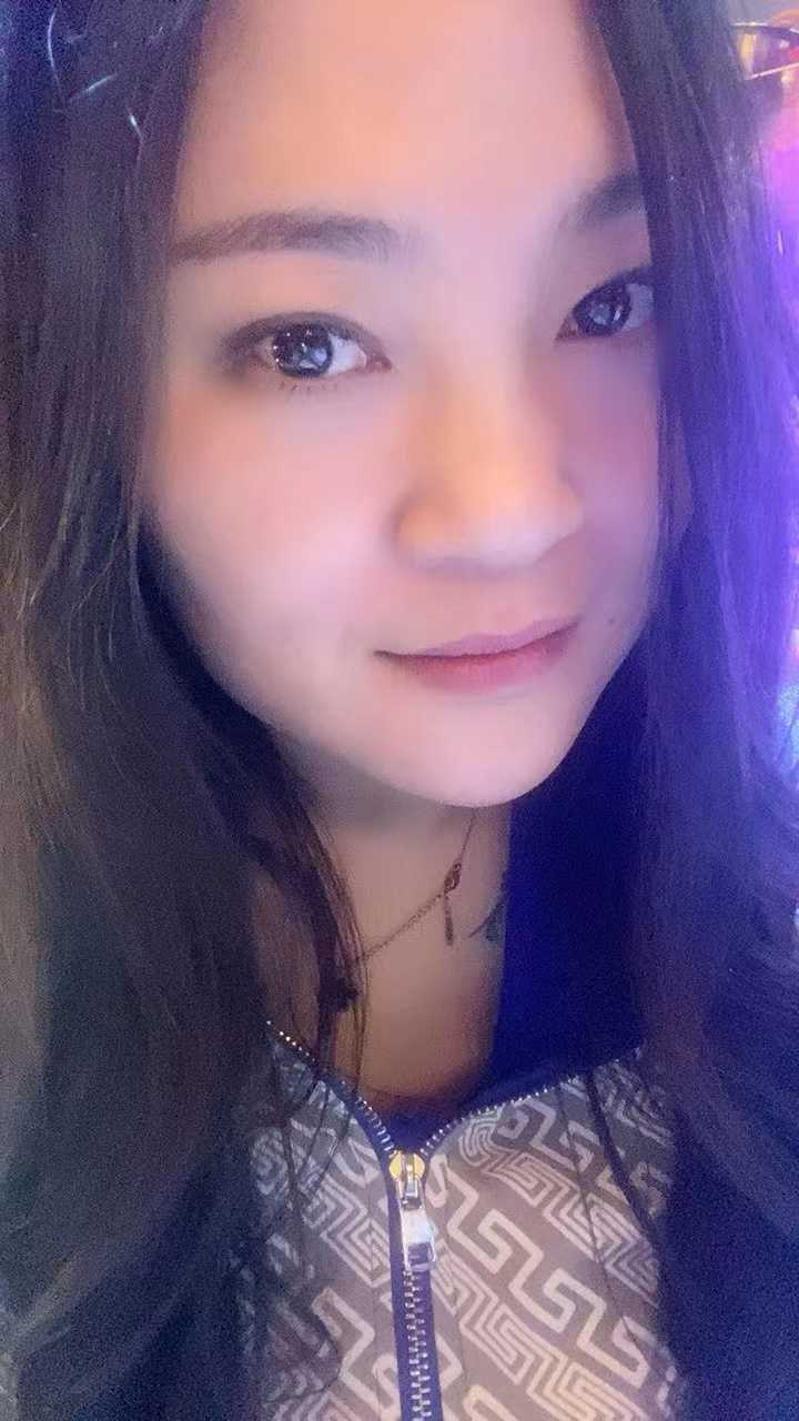 很有气质的纹身姐姐