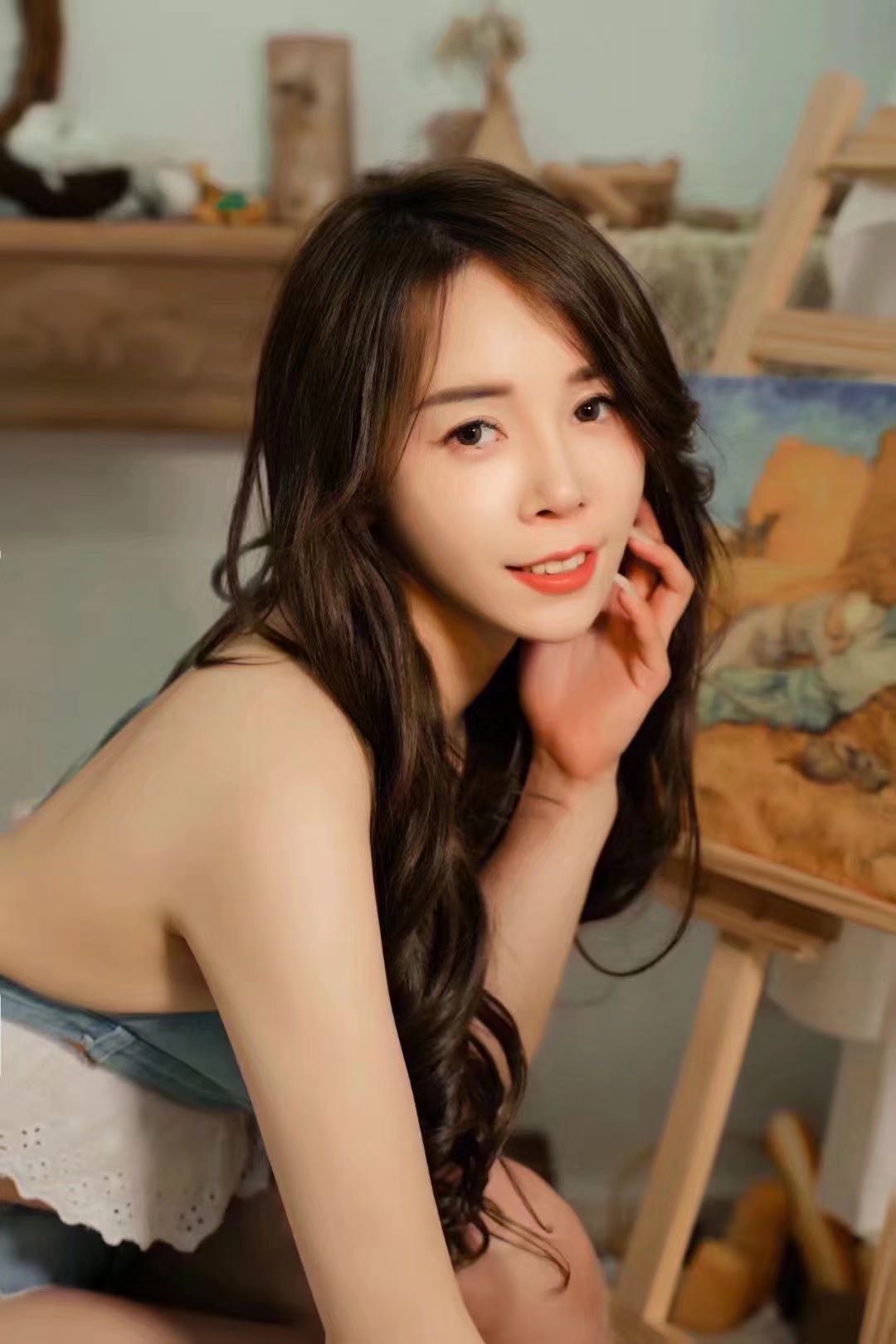 新区个人居家的妹子