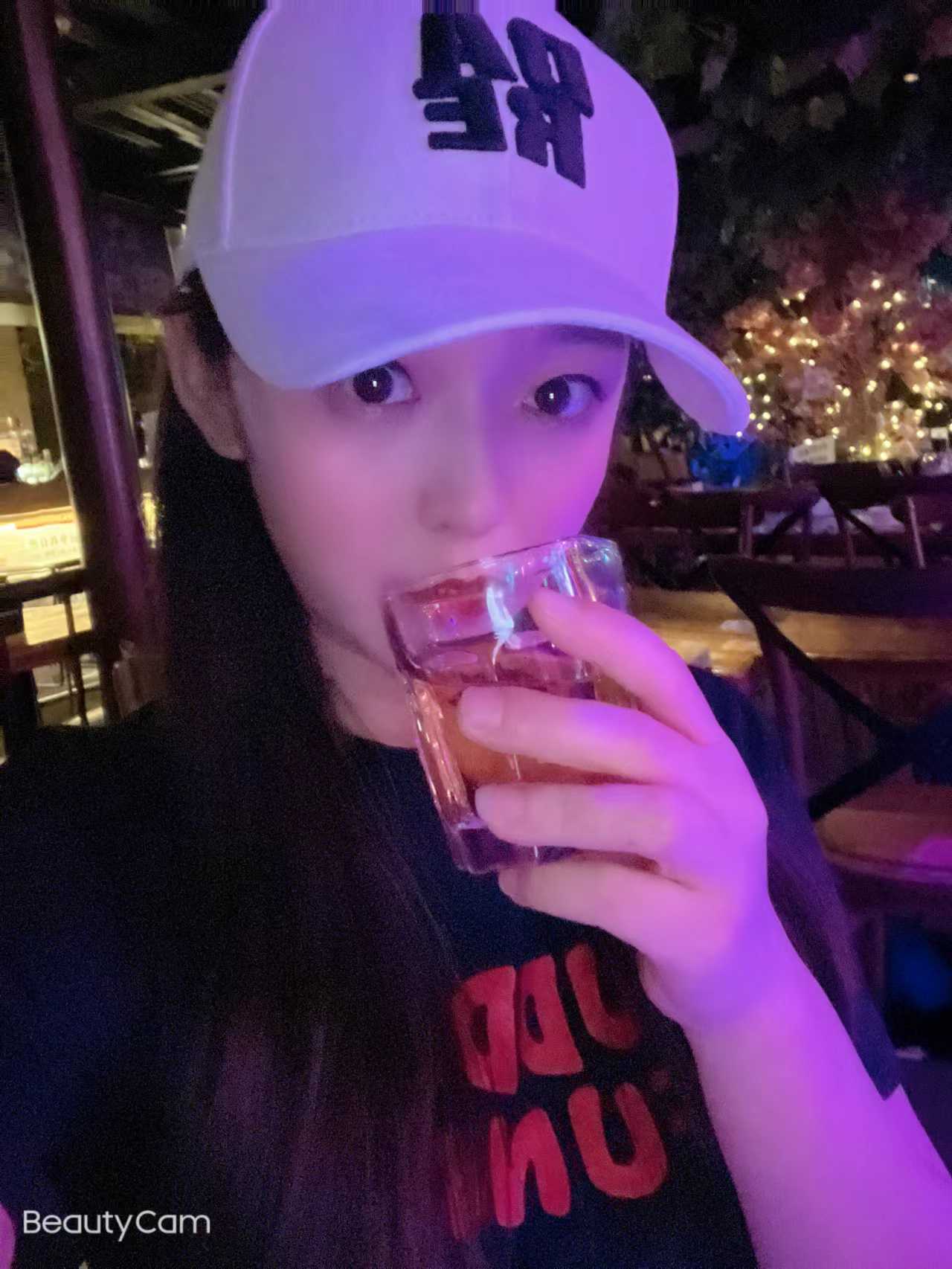 甜美感觉的妹子