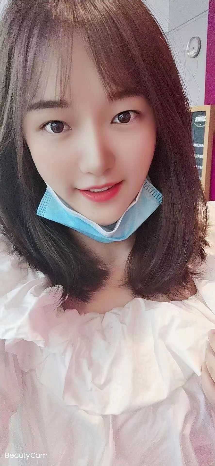 甜美感觉的妹子