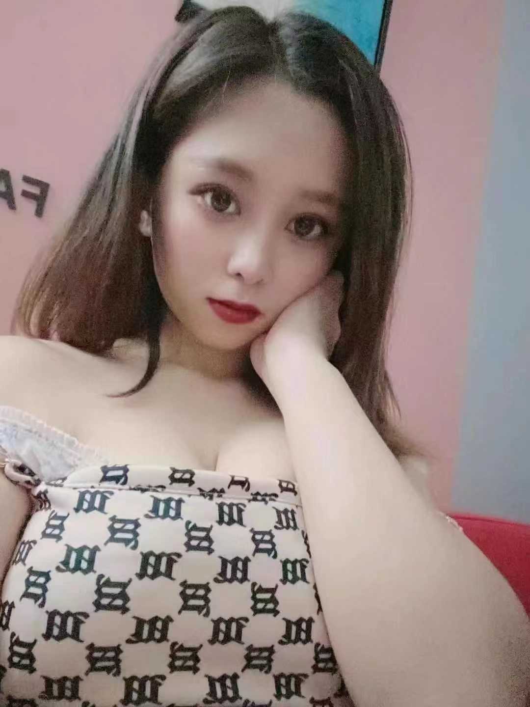 胸大服务好的妹子