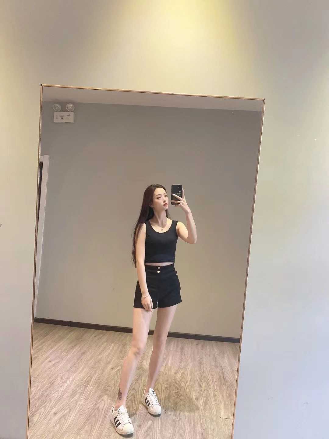 漂亮大方，身材好，性感妹妹