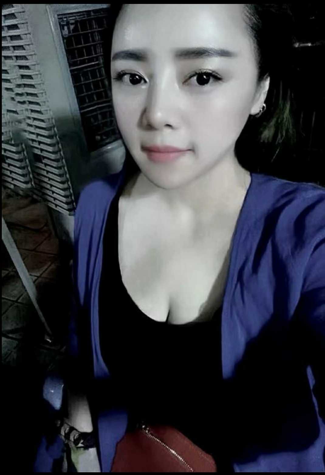 大胸少妇,软软的 好舒服