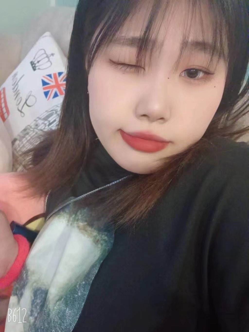 18岁的兼职小美女