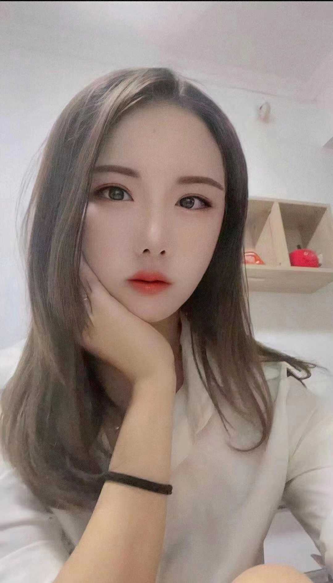 性感迷人敬业的美琪