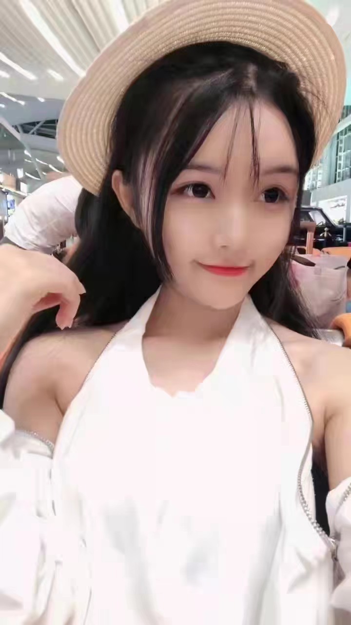 乖巧可爱的兼职妹子