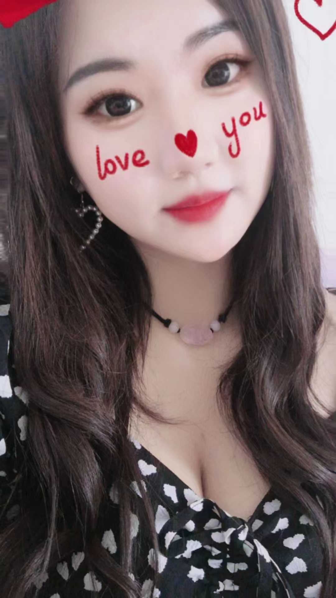 大胸美女小姐姐