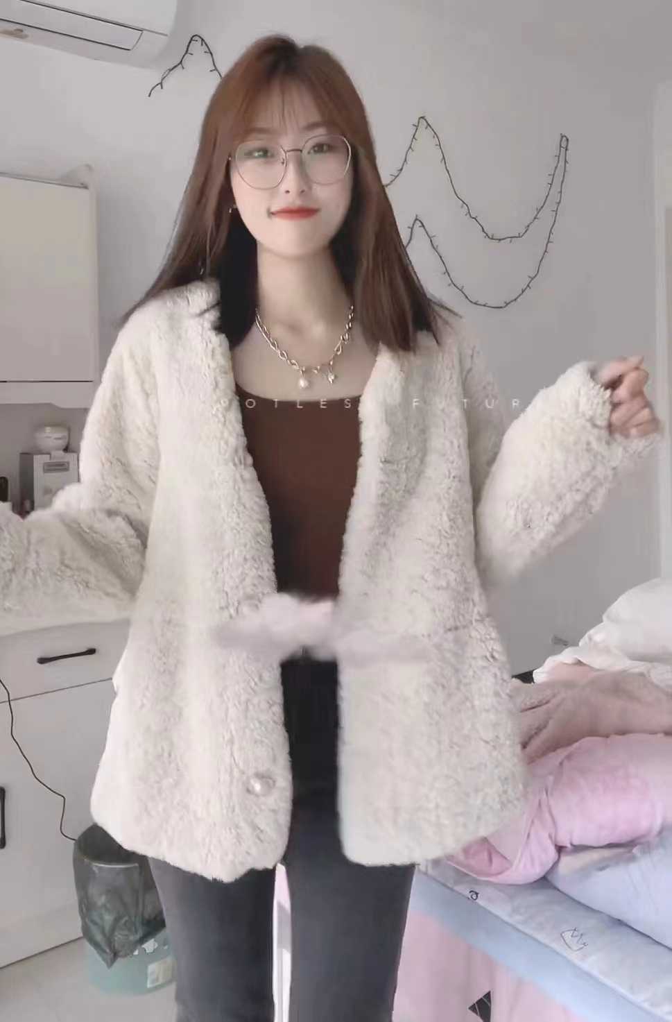 清纯可爱耐看的眼镜妹儿